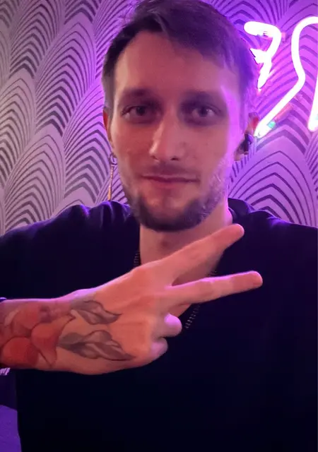 Я Виктор, 28, знакомлюсь для общения в Ереване