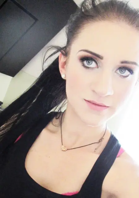 Я Евгения, 20 років, знайомлюсь для спілкування у Ясинувата