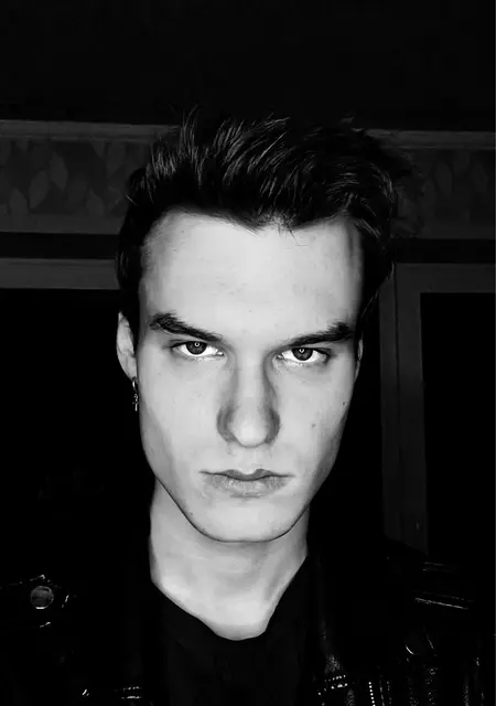 Я Ваня, 19, из Донецка, ищу знакомства на одну ночь