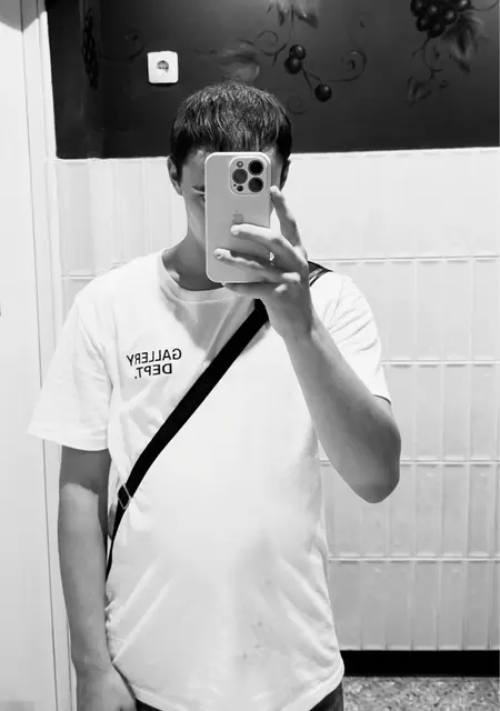 Александр з Донецька, мені 20 років, познайомлюсь без зобов'язань