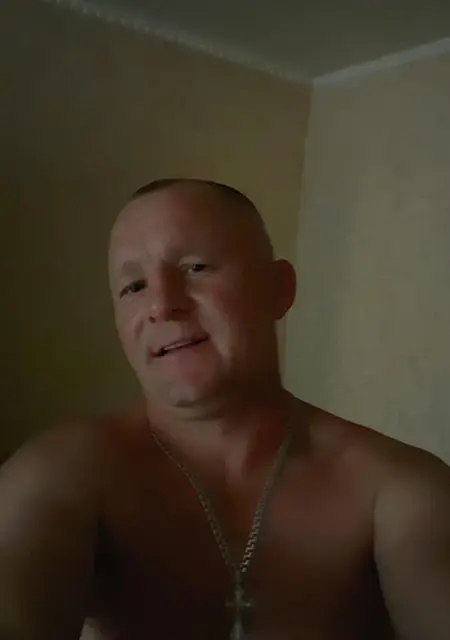 Я Саша, 40, из Глухівших, ищу знакомство для совместных путешествий