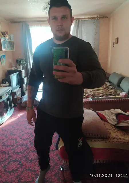 Я Серёга, 31 років з Єнакієвого, шукаю знайомства без зобов'язань